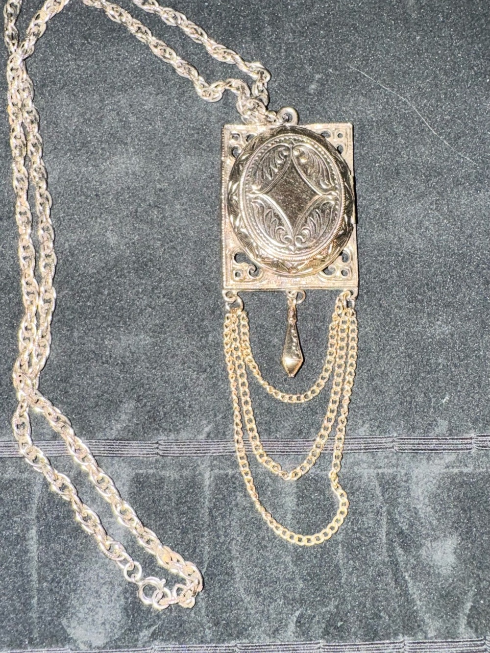 Vintage Gold-Tone Rectangle Locket Pendant Chain Necklace - Picture 2 of 9